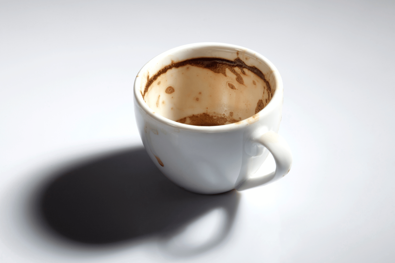 Prljava šolja nije problem — ona je signal koji menja tvoj život