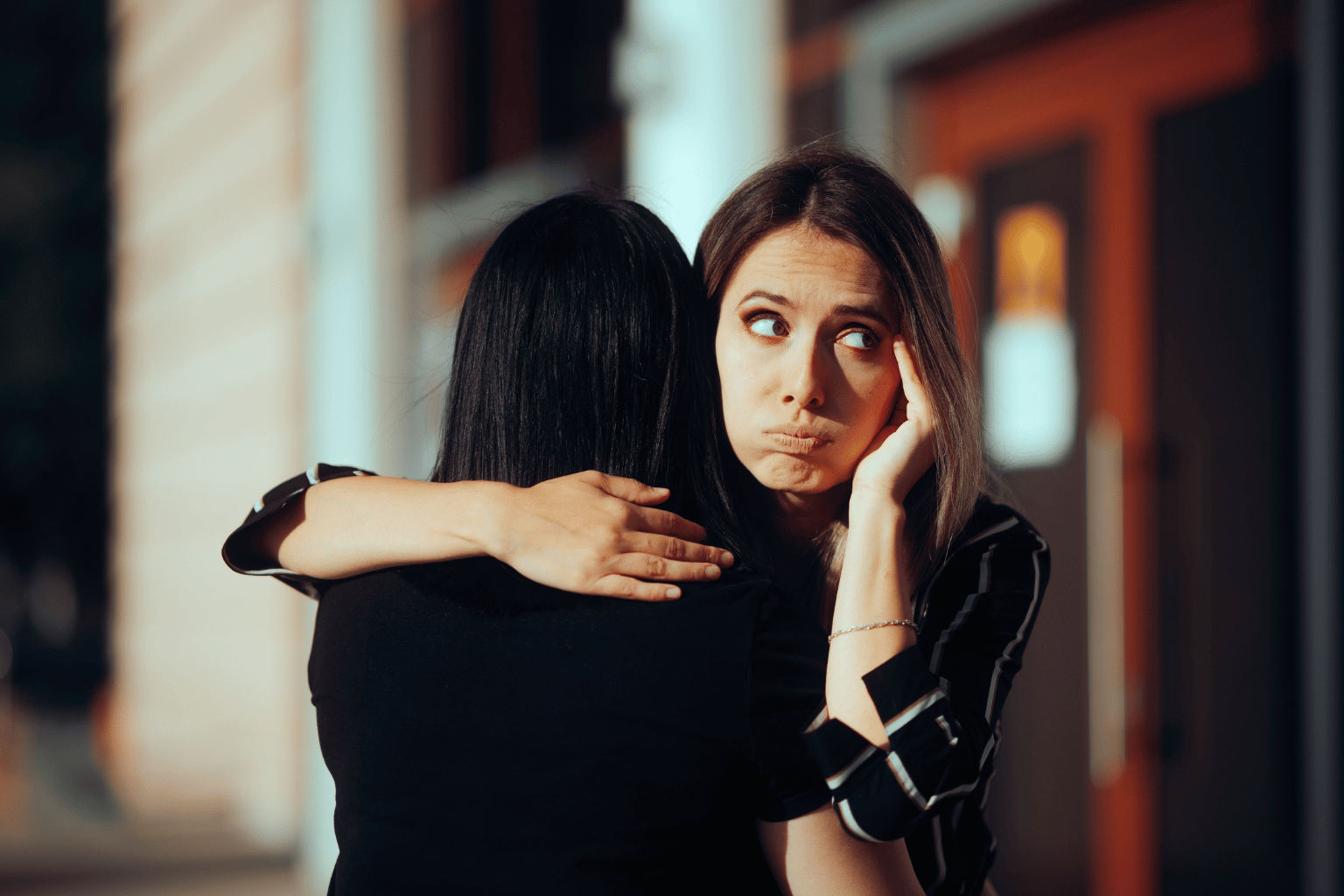 Kako brzo prepoznati lažne ljude: 12 znakova koje ne treba ignorisati