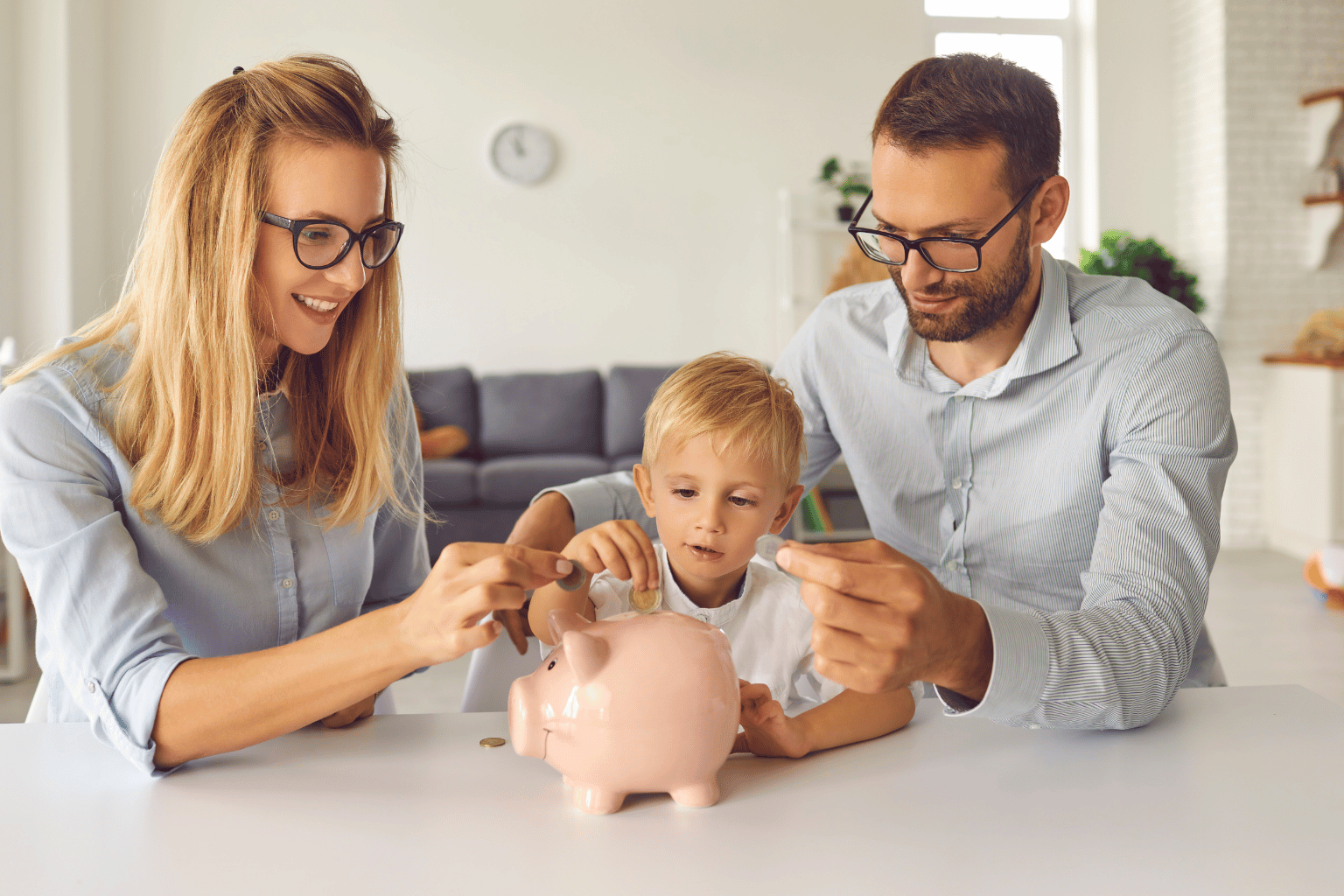 10 finansijskih grešaka koje roditelji nehotice prenose na decu — i koje ih prate celog života